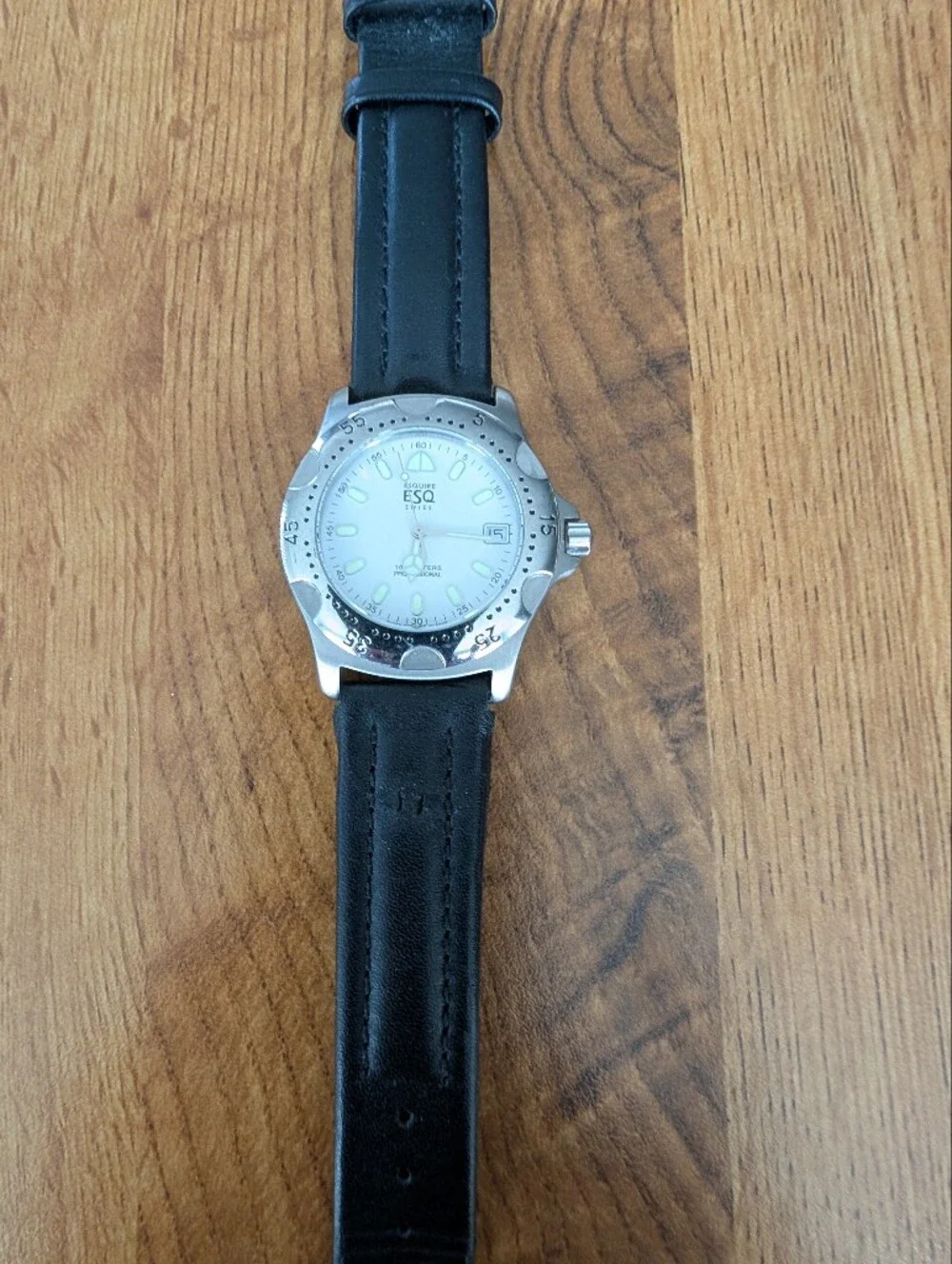 Vintage Esquire SWISS QUARTZ WATCH